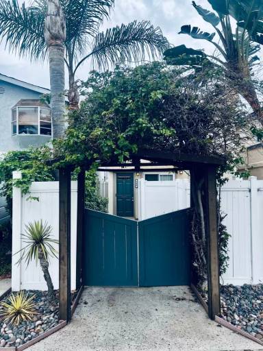 Main picture of 246 1/2 Orange Ave