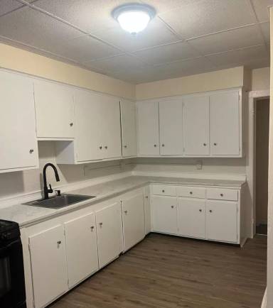 Main picture of 26 E Carey St