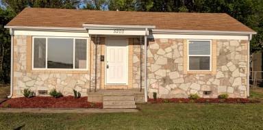 Main picture of 5200 N Rockwell Ave