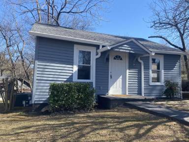 Main picture of 104 S 5th St