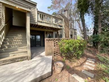 Main picture of 1612 Sharon Rd W