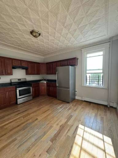 Main picture of 164 W Bigelow St