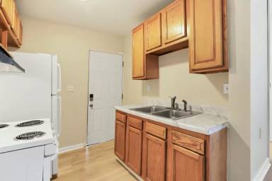 Main picture of 349 1/2 E Welch Ave
