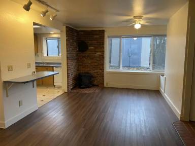 Main picture of 433 1/2 N Jackson St