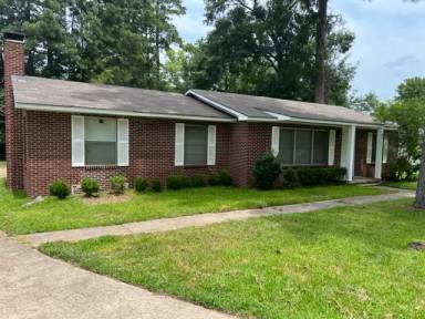 Main picture of 209 N Pinecrest Dr