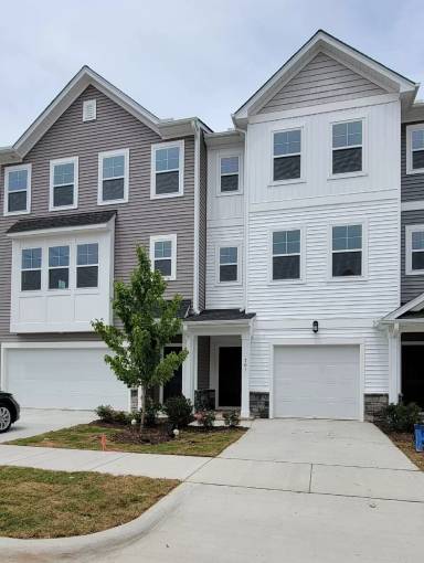 Main picture of 704 Shining Ray Ln