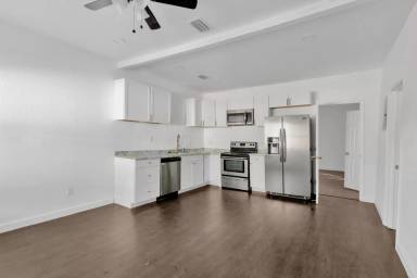 Main picture of 610 Woodlawn St