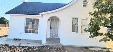 Main picture of 2425 W Olive Ave