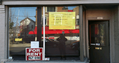 Main picture of 1023 E Brady St