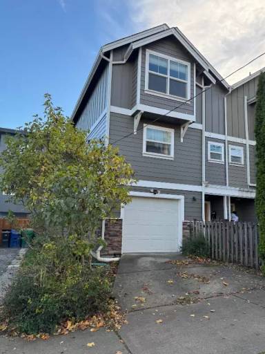 Main picture of 2505 S Dearborn St