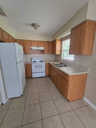 Main picture of 1204 N Gordon St