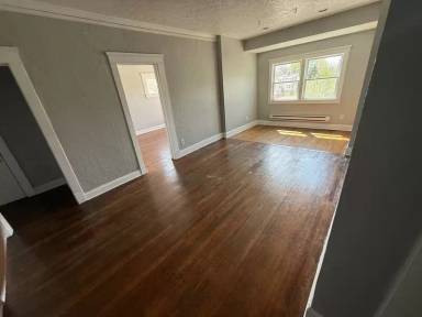 Main picture of 3550 Seymour Ave