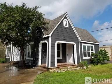 Main picture of 3812 Old College Rd