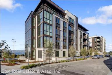 Main picture of 1 Bristol Ct