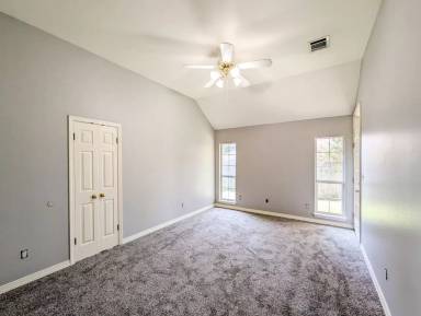 Main picture of 1605 Williamsburg Dr