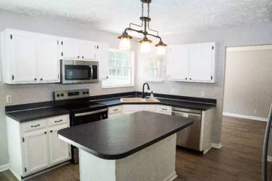 Main picture of 215 Ella St