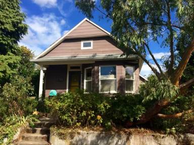 Main picture of 1017 NE Roselawn St