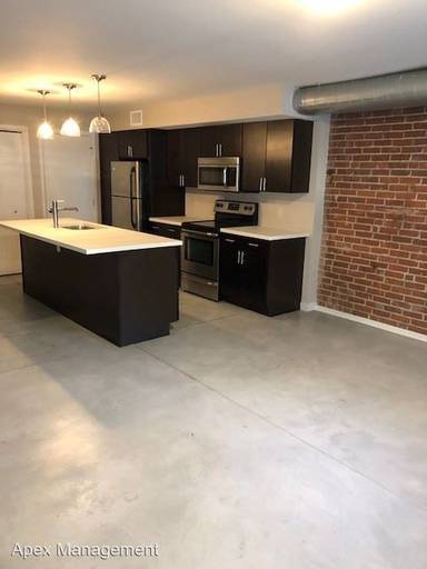 Main picture of 631 N New St