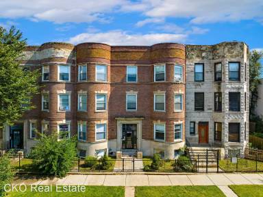 Main picture of 4421 S Prairie Ave