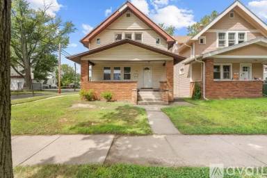 Main picture of 748 Geneva Ave