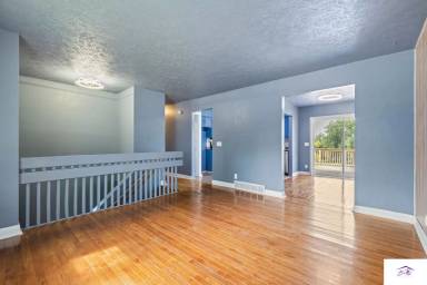 Main picture of 5911 S 137th St
