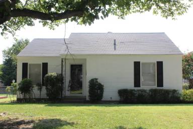 Main picture of 3221 Sandage Ave