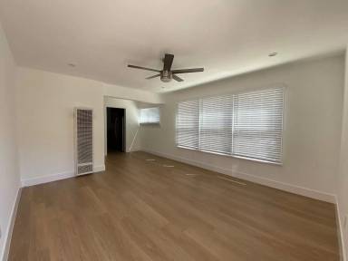 Main picture of 429 W 3rd St