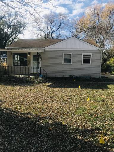 Main picture of 1817 SW Moundview Dr