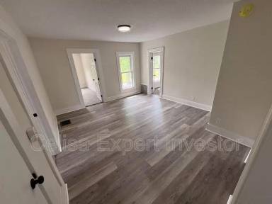 Main picture of 807 Edgewater Ave