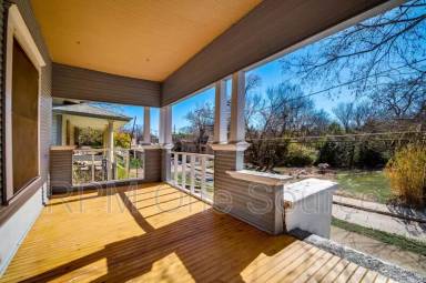 Main picture of 1117 E 10th St