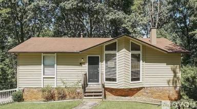 Main picture of 20 Moonglow Dr