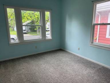 Main picture of 2114 S Spring St