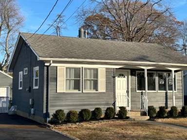 Main picture of 557 Lloyd Rd