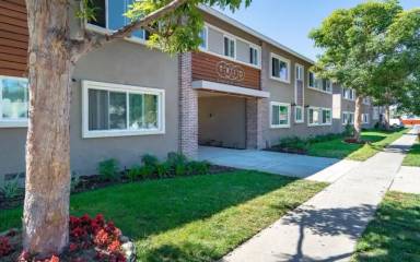 Main picture of 887 Center St