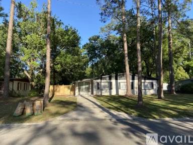 Main picture of 2847 NE 13th Dr