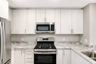 Main picture of 6044 Manchester Ave NE