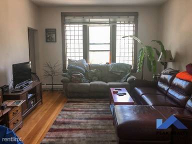 Main picture of 2100 N Hoyne Ave
