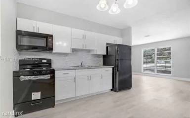 Main picture of 3521 N 72nd Ave
