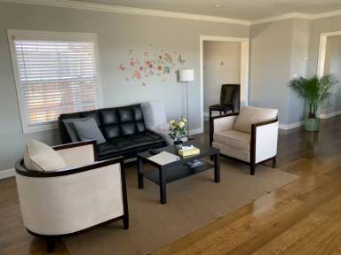Main picture of 33 Garden Ln