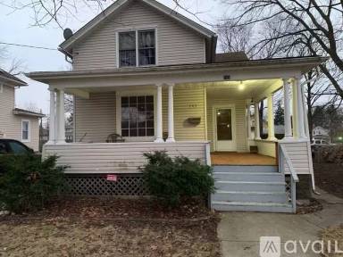 Main picture of 745 E Benton St