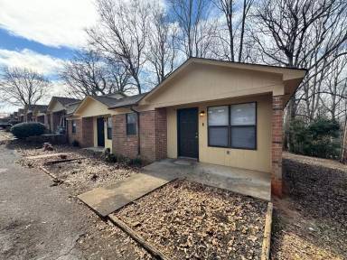 Main picture of 634 Hillcrest Dr