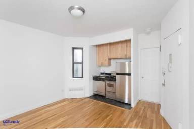Main picture of 1592 2nd Ave