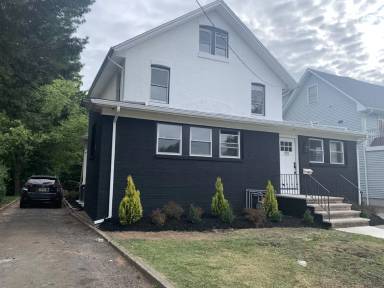 Main picture of 721 N Wood Ave