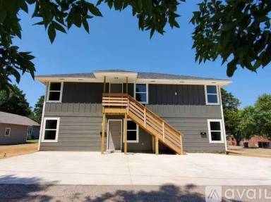 Main picture of 1026 E Edwards St
