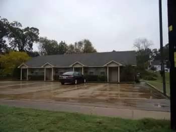 Main picture of 609 E Oak Ave