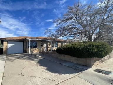 Main picture of 8415 Menaul Blvd NE