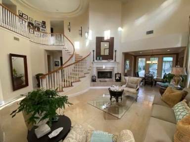 Main picture of 4 Singletree Dr