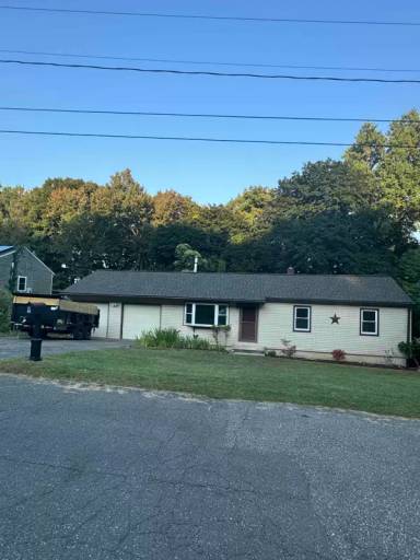 Main picture of 7 Surrey Ln
