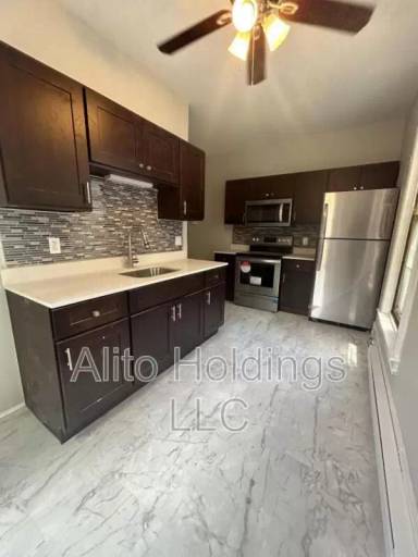 Main picture of 104 N 10th St