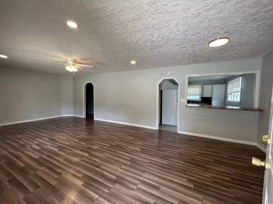 Main picture of 215 Greenleaf St SW